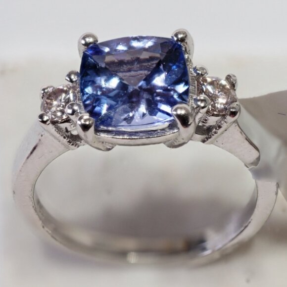 Beautiful 3-Stone Tanzanite and Diamond Ring. Over 3CTW in 14K White Gold. - Picture 4 of 12